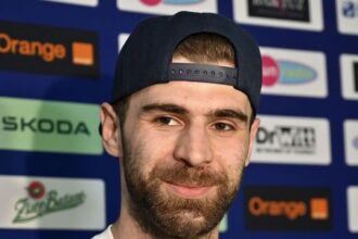 KHL Grman predlil zmluvu s Vladivostokom do konca sezony 2026 2027