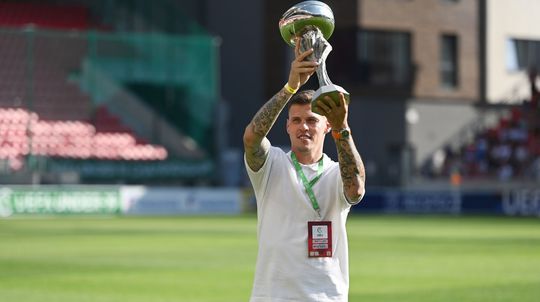 Na Calzonu nemame ale aspon je to na telefony Skrtel sa pustil do SFZ a Kovacika