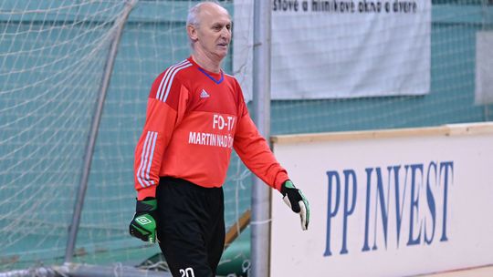 Na Pozitavi pise krasny pribeh takmer 70 rocny brankar Nevie co su lieky ani vysoky tlak A keby ste poznali moju zivotospravu smeje sa