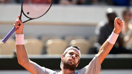 Chacano vytrapil a postupil Djokovic ma dalsi rekord