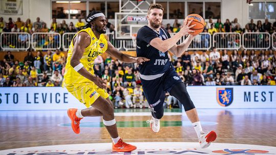 Levice uspesne vykrocili za piatym titulom v rade V prvom finale nedali Slovanu sancu