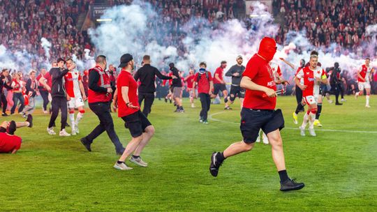 Policia vysetruje hanebny zaver derby vinnikom hrozi vazenie slavii pokuta aj uzavretie stadiona