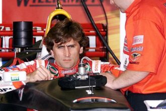 Pred stvrtstorocim prisiel o obe nohy Zomrel legendarne jazdec F1 Alex Zanardi