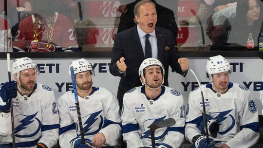 sancu ma aj trener cernaka nhl zverejnila trojicu z ktorej vzisel najlepsi kouc sezony