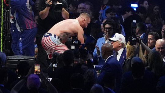 Brutalna bitka a znetvorena tvar priamo pred Trumpom UFC sokovalo v Bielom dome