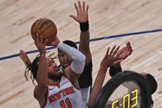 Domaci prehravali uz o 29 bodov Historicky obrat New Yorku Knicks od titulu ich deli len jedna vyhra
