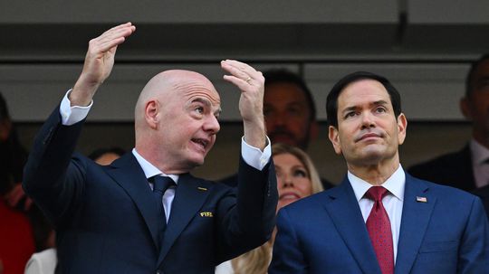 FOTO Cruise si sadol vedla Beckhamovcov sef FIFA Infantino nudil Trumpovho pobocnika Tieto celebrity sa zucastnili na otvoreni MS 2026