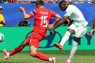 Famousny Dembl zostrelil Nrov hetrikom Franczi suverenne ovldli svoju skupinu Senegal predviedol proti Iraku glov ou