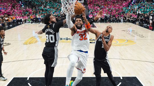 Knicks si po dramatickom zapase pripisali druhe vitazstvo vo finale a priblizili sa k zisku titulu po viac ako 40 rokov