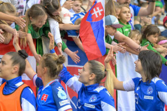 Nemam co hodnotit nas vykon bol katastrofalny ostre slova nahnevaneho slovenskeho trenera po debakli cesta na ms sa komplikuje
