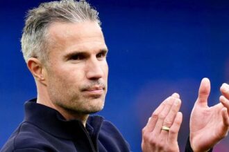Neziskal titul z klubu ho vyhodili Van Persie si po konci vo Feyenoorde hlada novu zmluvu