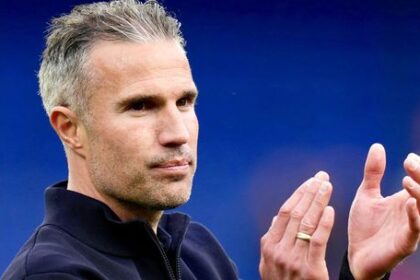 Neziskal titul z klubu ho vyhodili Van Persie si po konci vo Feyenoorde hlada novu zmluvu