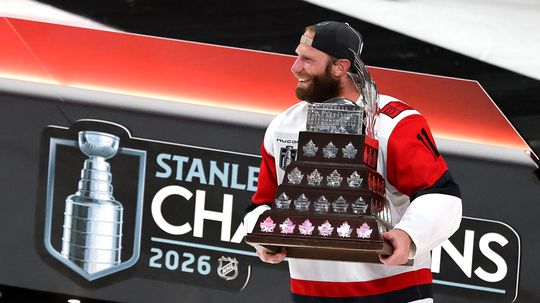 Staal ziskal Conn Smytheovu trofej pre najuzitocnejsieho hraca play off