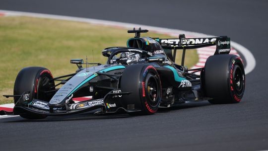V Raksku sa o triumf bili Russell s Verstappenom Brit zvldol zver lepie