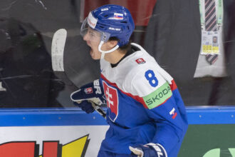 Vyborna sprava z NHL Mlady Slovak ostava v zamor Chromiak predlzil zmluvu s Los Angeles Kings