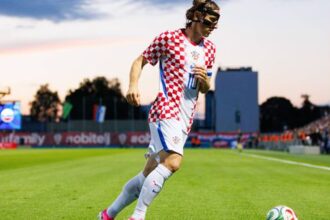 ked vnuk pastiera koz caroval v rusku skakali sme do fontany predtym videl ako mu srbi zastrelili milovanu osobu