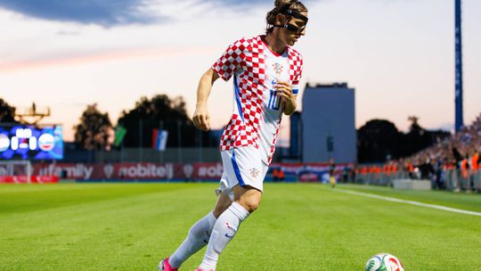 ked vnuk pastiera koz caroval v rusku skakali sme do fontany predtym videl ako mu srbi zastrelili milovanu osobu