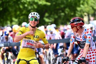 Divoka a necakana noc na Tour de France Dopingovi komisari prepadli najvacsie hviezdy Povedali aby si to nechali pre seba