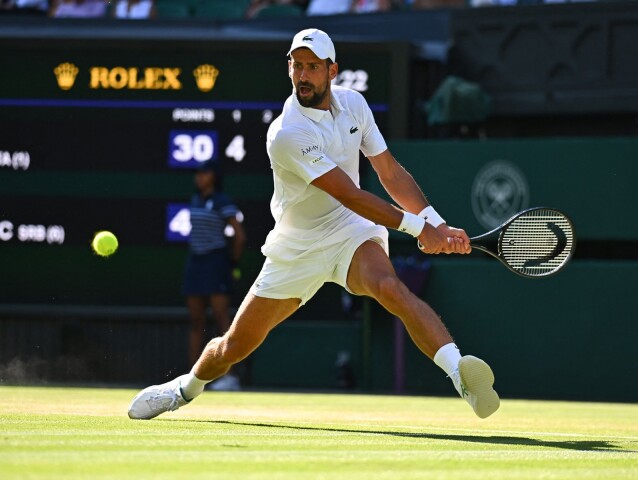 Djokovic sa mucil s Francuzom obhajca titulu vyradil Japonca Dalej postupuje aj Rus Safjullin