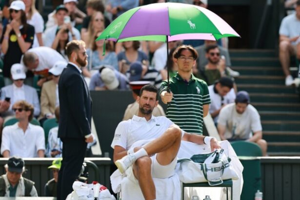Djokovic vypoklonkoval Rusa z Wimbledonu V historickom rebricku predbehol Federera