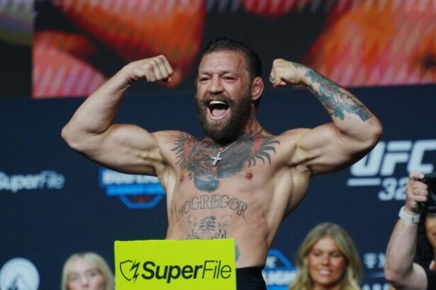 Fanusikovia odchadzali nahnevani navrat legendarneho McGregora trval len niekolko sekund