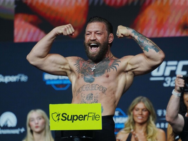 Fanusikovia odchadzali nahnevani navrat legendarneho McGregora trval len niekolko sekund