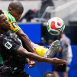Kanadaniania sa s Africanmi trapili O prvom postupujucem do osmifinale rozhodla dalekonosna strela na konci