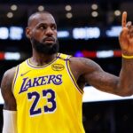 Koniec po osmich rokoch Hviezdny LeBron James opusta Lakers kariru nekonci