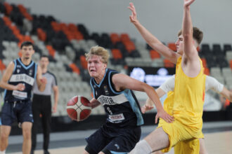 Mladi basketbalisti sklamali fanusikov na domacom sampionate prehrali aj so Svedskom