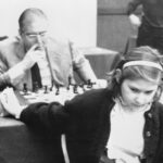 Patrocne dievcatko porazalo dospelich na ulici ked malo sedem dokazalo to naslepo madarsky zid vychoval tri svetove dievcaty jeho experiment potvrdil jednu zasadnu teorii