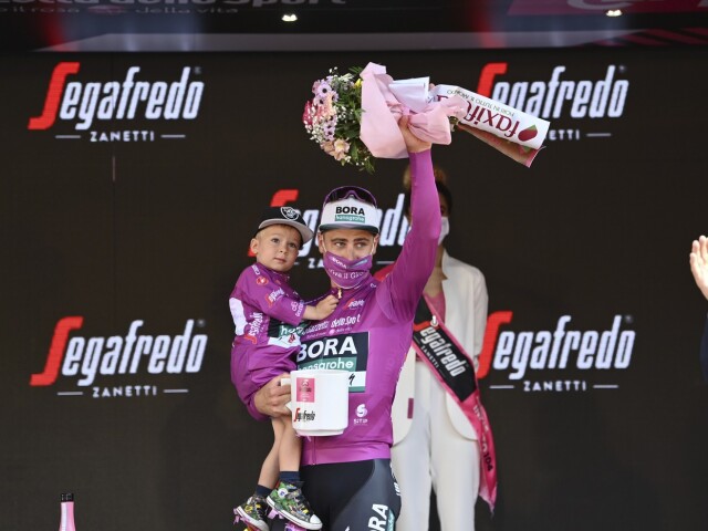 Sagan bez okolkoh ked som sa rozbity a krvavy vratil domov syn mi povedal ocko nechcem skoncit ako ty