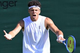 Senzacia vo Wimbledone Piaty tenista sveta nepresiel cez prve kolo Zverev sa v nom trapi