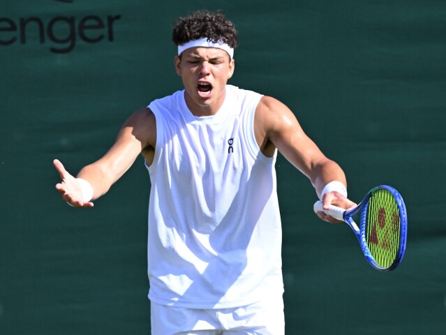 Senzacia vo Wimbledone Piaty tenista sveta nepresiel cez prve kolo Zverev sa v nom trapil