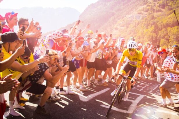 Sialene sceny na Alpe dHuez Uhnite gestikuloval zufaly Pogacar Evenepoel zuril Vedel som to