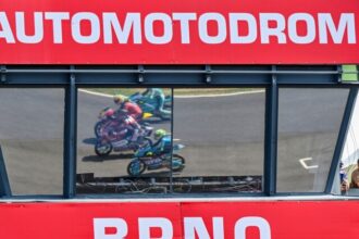 smrtelna nehoda na masarykovom okruhu dvaja mrtvi pretekari vikendove podujatie zrusene