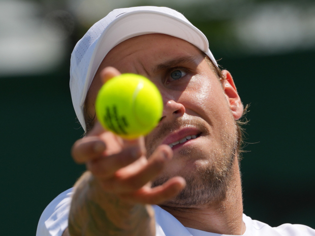 vyborne spravy z wimbledonu molcan postupil do dalsich kol