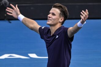 Koniec pre Zvereva a Medvedeva postup si vybojoval Cech Mensik