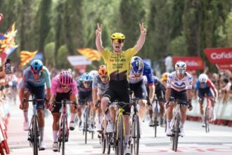 Na klucovom stupani sa odpadlo viacero cyklistov Druhu vyhru na Vuelte dosiahol Brit Brennan