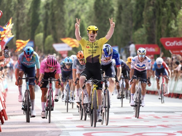 Na klucovom stupani sa odpadlo viacero cyklistov Druhu vyhru na Vuelte dosiahol Brit Brennan