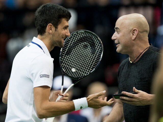 Problem Djokovic Legenda Agassi uvedol dovody preco Srb nedosiahol uznanie ako Nadal a Federer