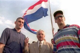 Rozhodli sme sa zit ako psy ale hovorim vam keby sa Juhoslavia nerozpadla vladli by sme tu do roku 2225