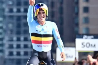 Evenepoel štvrtýkrát po sebe majstrom sveta, prepísal cyklistickú históriu