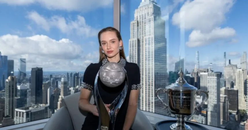 Najkrajšia jednotka histórie? Rybakinovej fotky pred Empire State Building obleteli svet