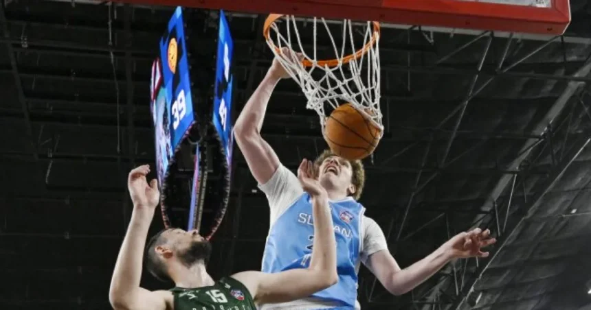 Basketbalisti Slovana dosiahli historický úspech. Vyhrali na palubovke slávneho tímu