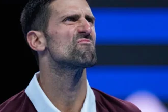 Djokovič v Šanghaji nestačil na Hurkacza, získal len sedem gemov