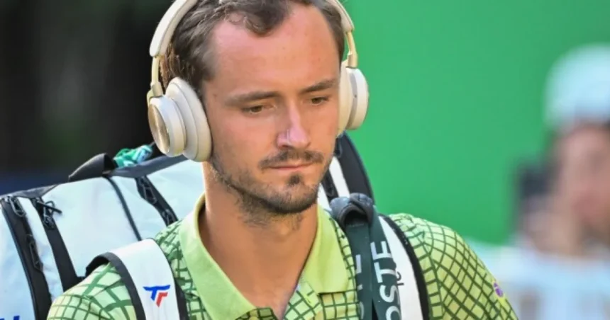 Medvedev si vybojoval miestenku vo štvrťfinále na turnaji ATP v Šanghaji