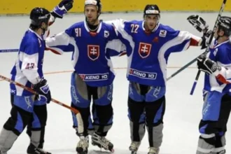 Rusi dostali od Slovákov poriadny debakel, v semifinále ich čaká atraktívne derby s Čechmi