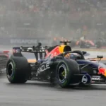 Russell vystrelil svoj monopost. Verstappen má ďalšie víťazstvo