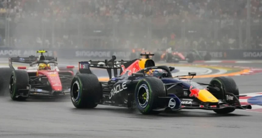 Russell vystrelil svoj monopost. Verstappen má ďalšie víťazstvo