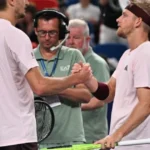 Šanghajské prekvapenie: Zverev aj Medvedev vypadli, vo finále nečakaný hrdina